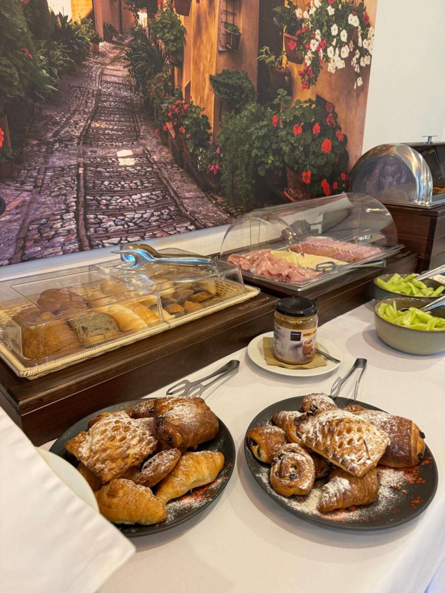 Typton Hotel&Spa Medzilaborce Экстерьер фото