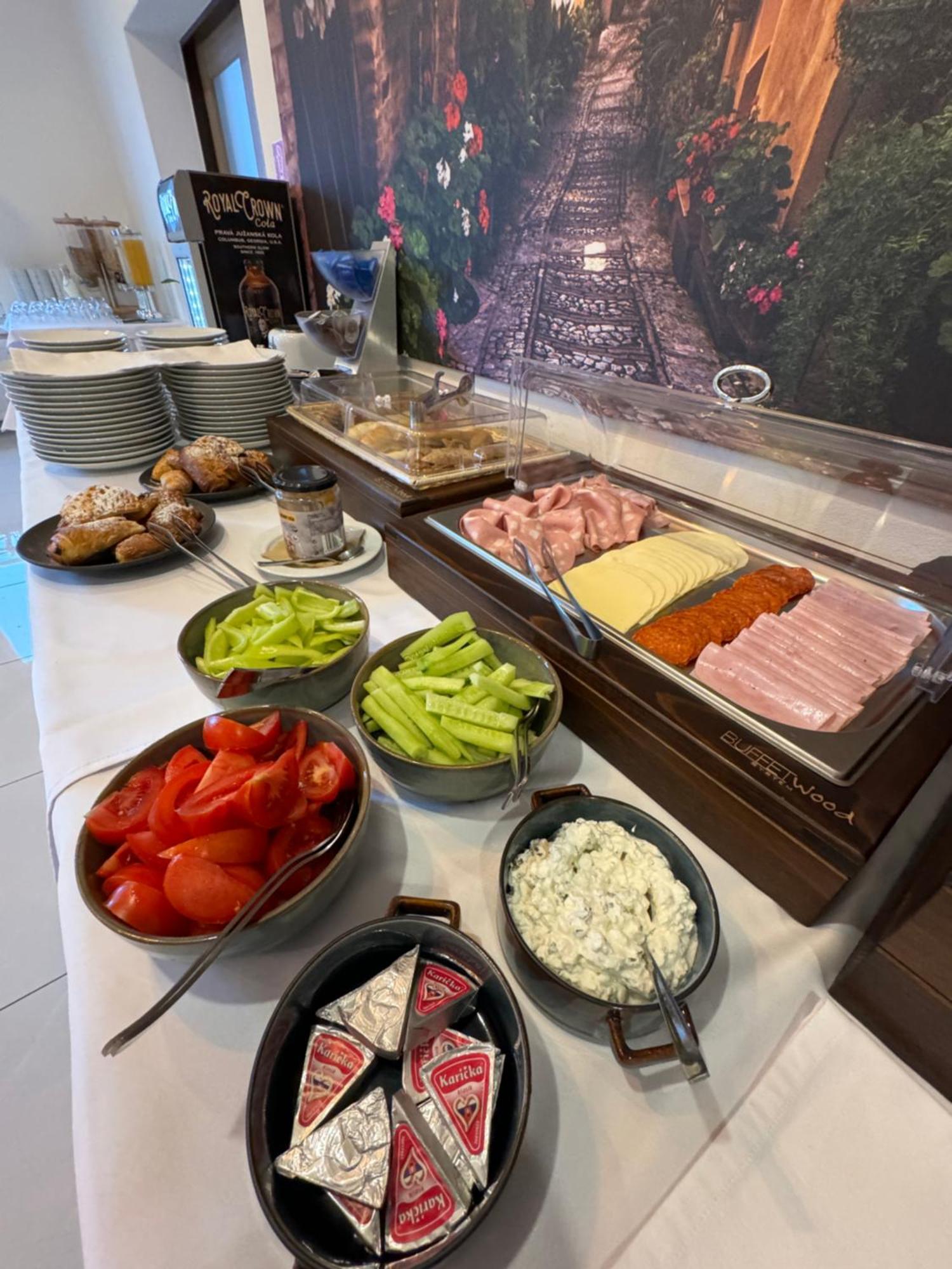 Typton Hotel&Spa Medzilaborce Экстерьер фото
